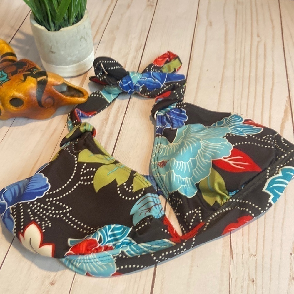 Daisy Fuenes Floral Bikini Top​